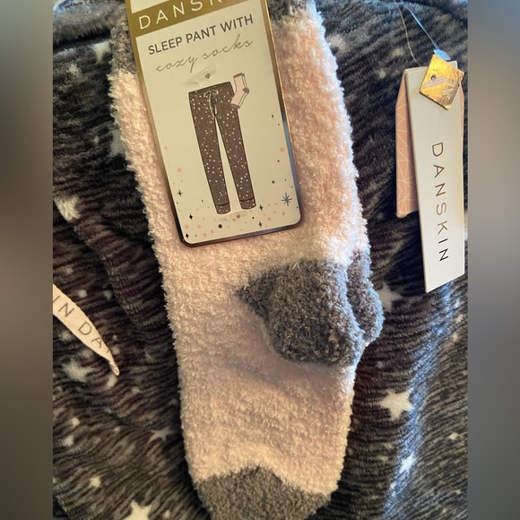 NWT-Danskin Sleep Pant w/ Cozy Socks - Picture 2 of 6